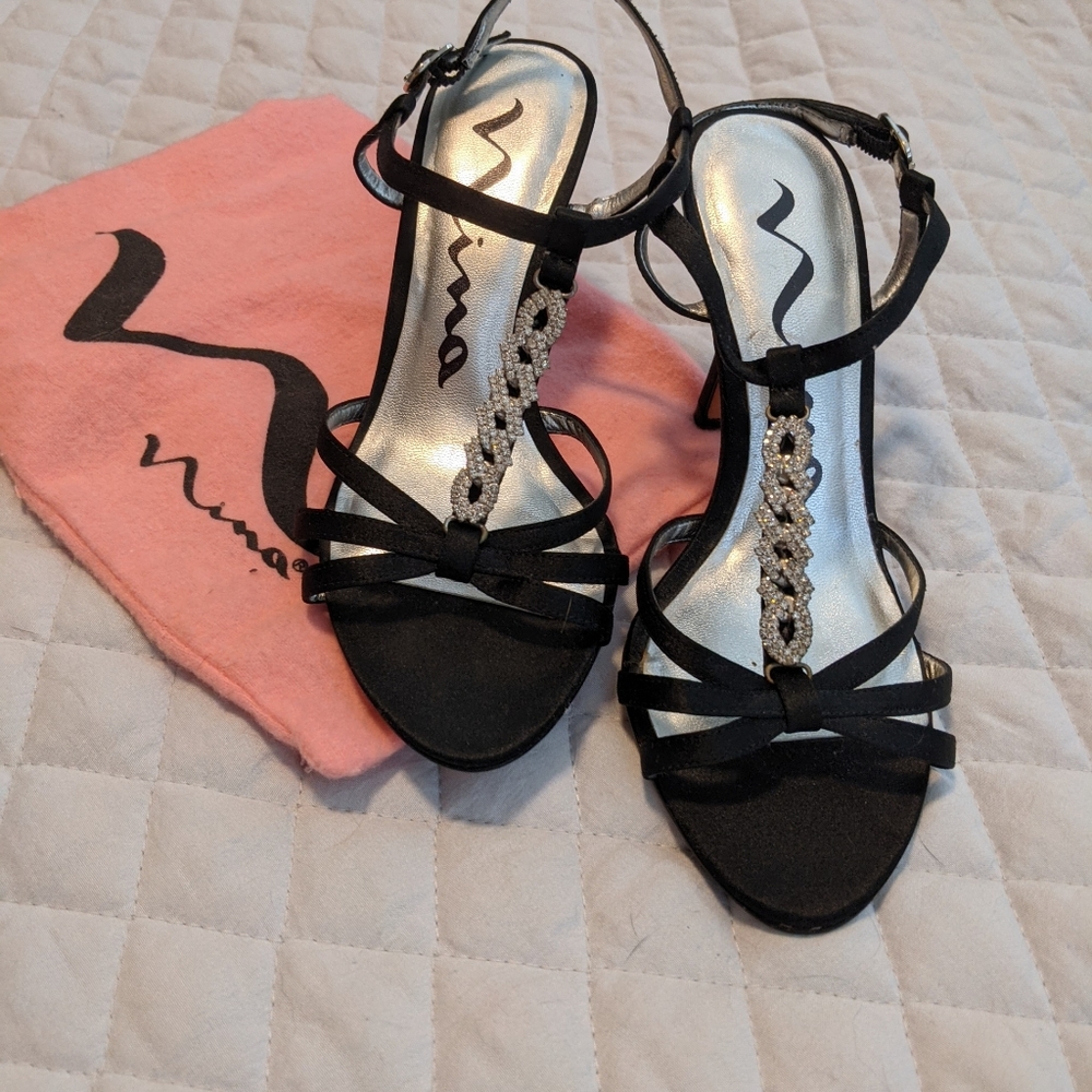 Nina Black strappy 👠